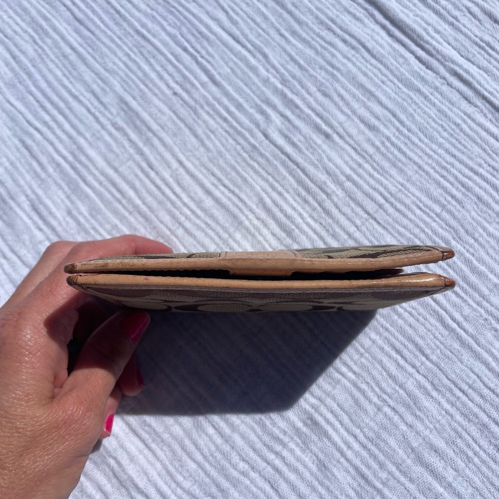 Vintage Signature Coach Wallet - Picture 8 of 11